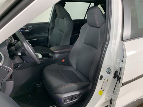 Used 2023 Toyota RAV4 SE image 18