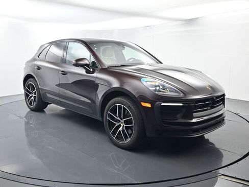 Certified 2025 Porsche Macan AWD/4WD image 17