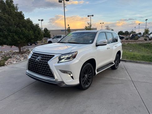 Used 2023 Lexus GX 460 Premium w/ Accessory Package AWD/4WD image 3