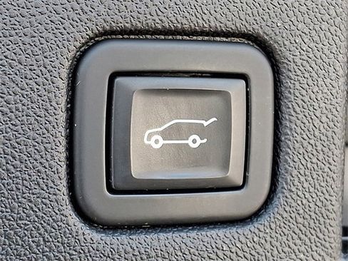 Used 2020 Chevrolet Equinox Premier image 27