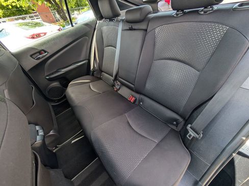 Used 2021 Toyota Prius LE image 18