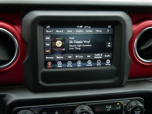 Used 2021 Jeep Wrangler Unlimited Rubicon w/ Cold Weather Group AWD/4WD image 19