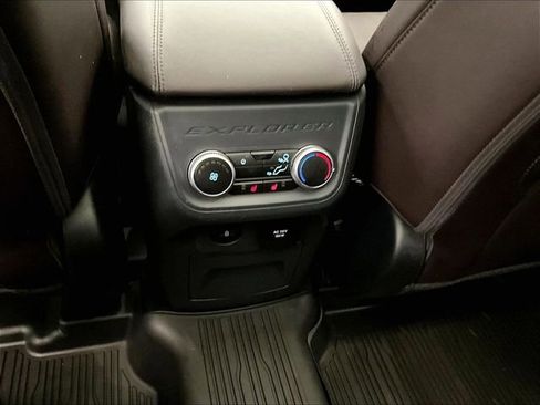 Used 2025 Ford Explorer Platinum w/ LUX Leather Package AWD/4WD image 28