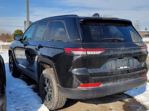 New 2026 Jeep Grand Cherokee Laredo image 5
