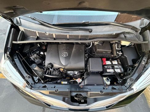 Used 2017 Toyota Sienna XLE w/ XLE Navigation Package FWD image 49