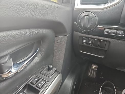Used 2021 Nissan Titan SV w/ SV Convenience Package image 22