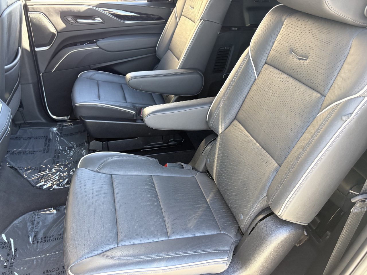 Certified 2024 Cadillac Escalade ESV Sport w/ LPO, ONYX Package RWD image 18