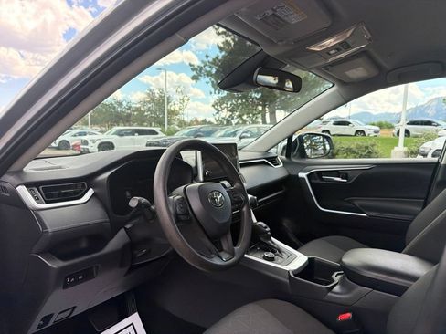 Used 2025 Toyota RAV4 XLE AWD/4WD image 25