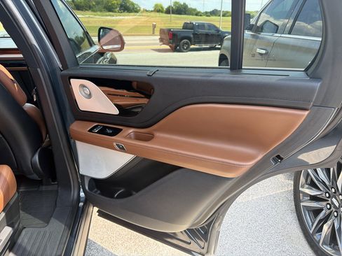 Used 2022 Lincoln Aviator Reserve w/ Equipment Group 201A AWD/4WD image 19