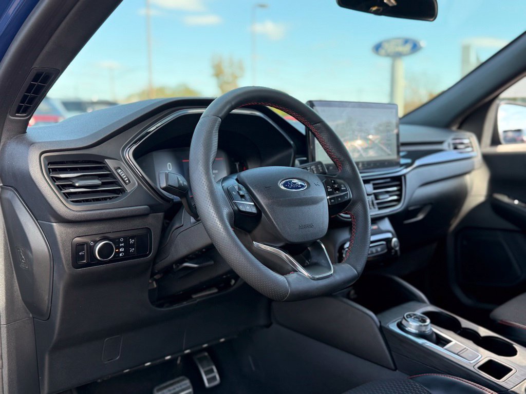 Used 2023 Ford Escape ST-Line w/ Tech Pack #1 FWD image 11