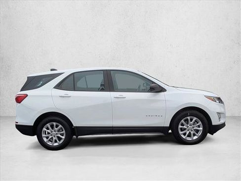 Used 2021 Chevrolet Equinox LS FWD image 4