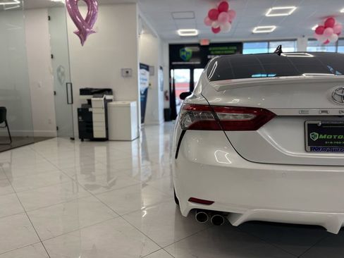 Used 2019 Toyota Camry XSE image 13