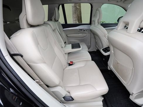 Used 2018 Volvo XC90 T6 Momentum w/ Convenience Package AWD/4WD image 31