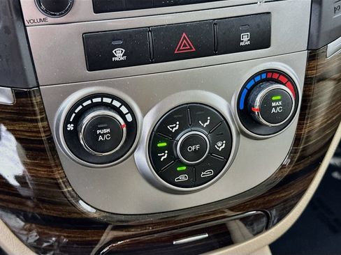 Used 2010 Hyundai Santa Fe GLS FWD image 15