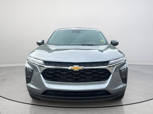 Used 2026 Chevrolet Trax LS FWD image 3
