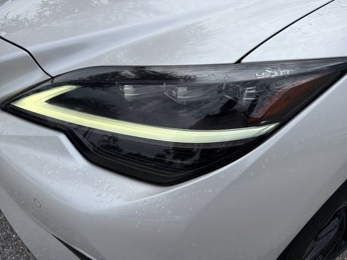 Used 2023 Lexus LS 500 w/ Accessory Package (Z2) RWD image 9