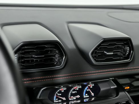 Used 2019 Lamborghini Huracan LP 580-2 image 39