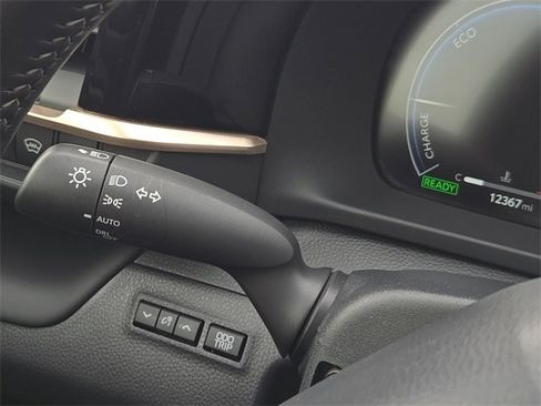 Used 2025 Toyota Crown Limited image 30