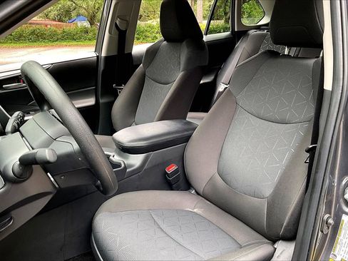 Used 2025 Toyota RAV4 XLE w/ Convenience Package FWD image 18