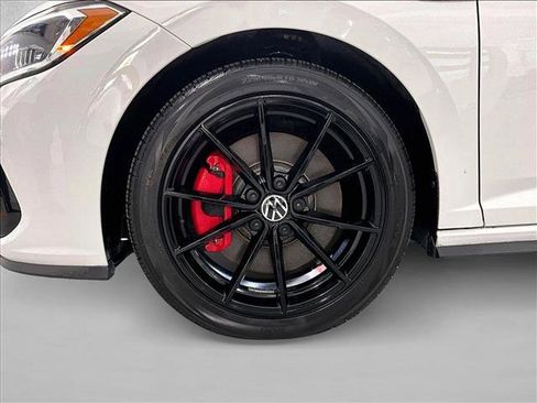 Used 2024 Volkswagen Jetta GLI 40th Anniversary Edition FWD image 10