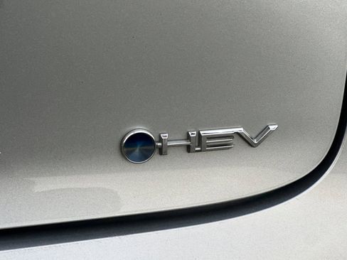 Used 2023 Toyota Prius LE image 12