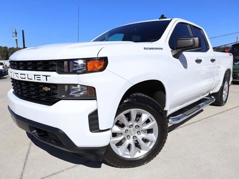 Used 2020 Chevrolet Silverado 1500 Custom w/ Custom Value Package image 2