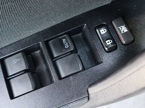 Used 2018 Toyota Corolla LE FWD image 27