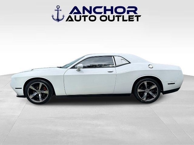 Used 2017 Dodge Challenger SXT w/ Blacktop Package RWD image 5