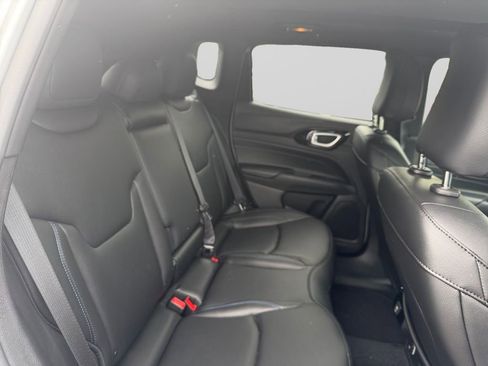 Used 2025 Jeep Compass Limited w/ Sun & Sound Group AWD/4WD image 18