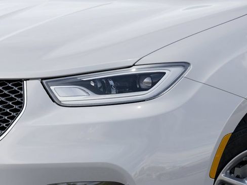 New 2026 Chrysler Pacifica Select FWD image 13