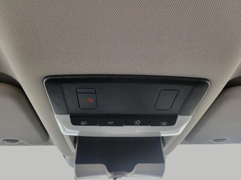 Used 2025 Nissan Rogue SV image 19