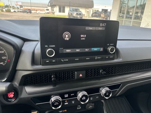 Used 2025 Honda CR-V LX image 17