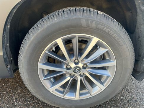 Used 2019 Toyota Highlander XLE image 5