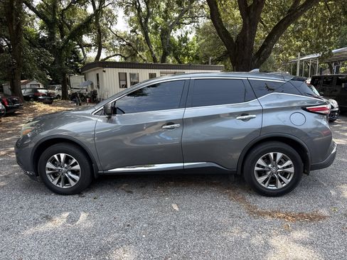 Used 2018 Nissan Murano S FWD image 2