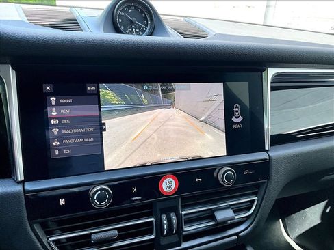 Certified 2026 Porsche Macan AWD/4WD image 26