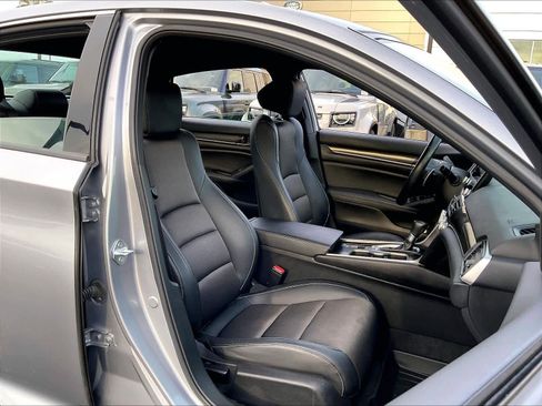 Used 2022 Honda Accord Sport image 9