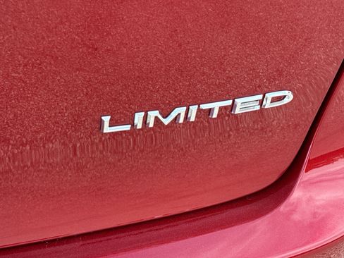 New 2027 Chrysler Pacifica Limited w/ Trailer Tow Group FWD image 8