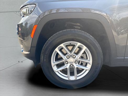 Used 2024 Jeep Grand Cherokee L Laredo image 6