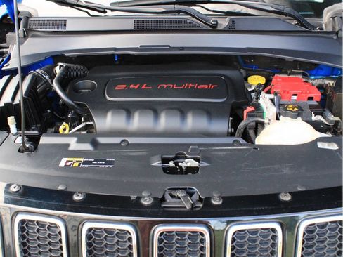 Used 2019 Jeep Compass Latitude w/ Popular Equipment Group AWD/4WD image 40
