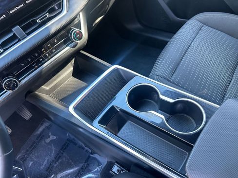 Used 2025 Chevrolet Equinox LT image 35