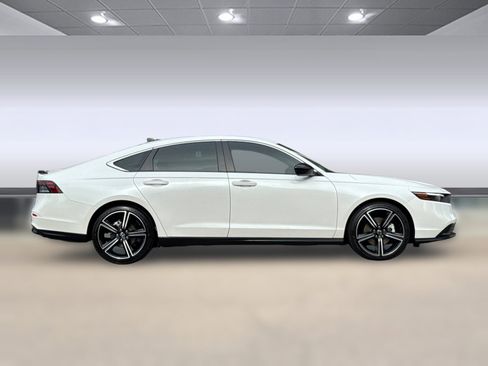 Used 2025 Honda Accord Sport image 8