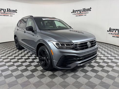 Used 2023 Volkswagen Tiguan SE R-Line FWD image 5
