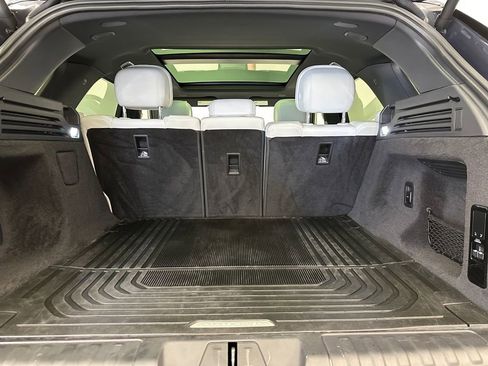 Used 2025 Land Rover Range Rover Sport SE AWD/4WD image 17