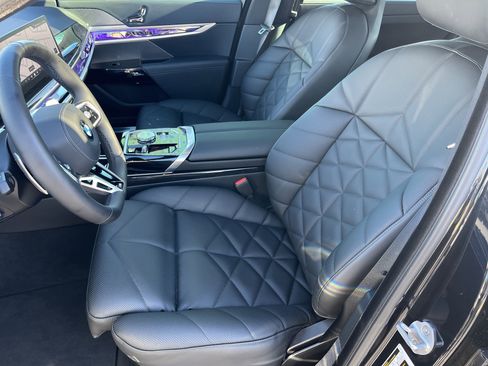 Used 2025 BMW 740i xDrive image 18