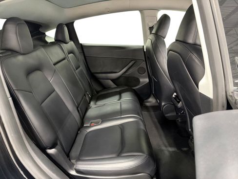 Certified 2023 Tesla Model Y Long Range AWD/4WD image 11