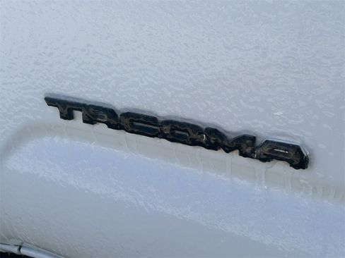 Used 2020 Toyota Tacoma SR5 image 15