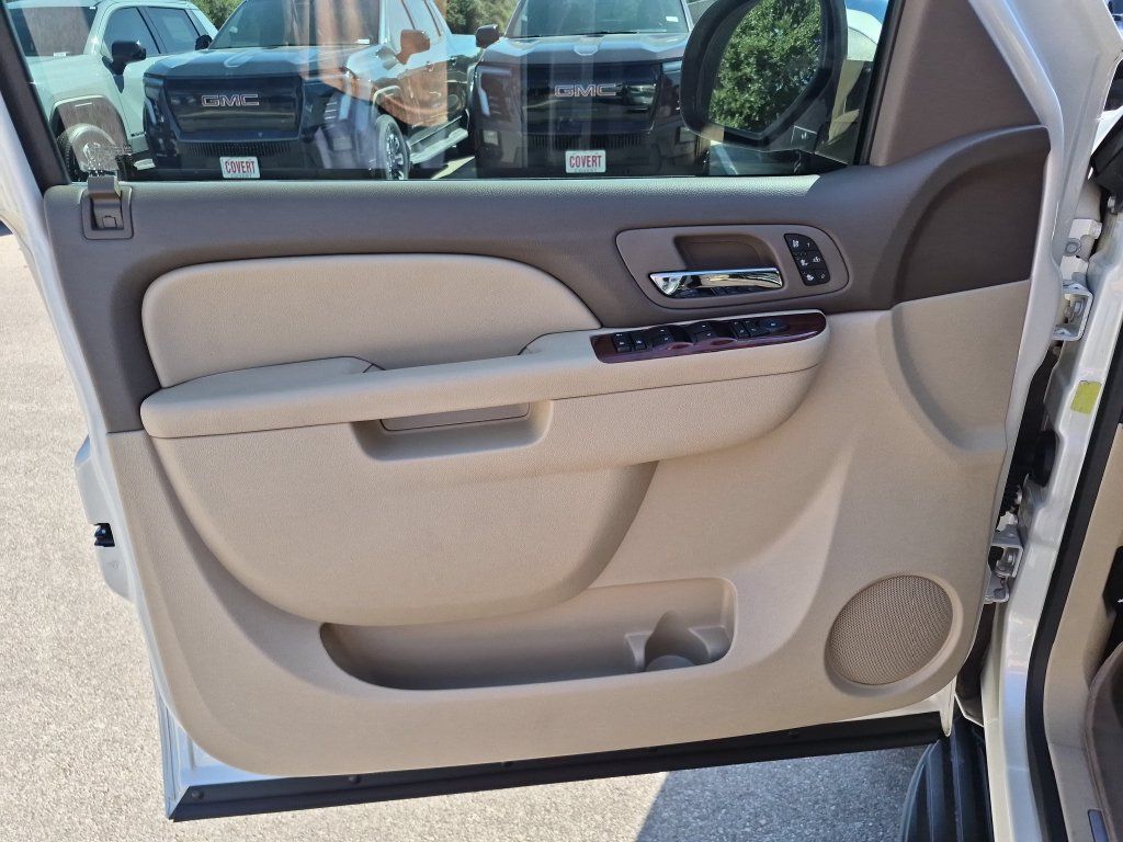 Used 2013 Chevrolet Tahoe LTZ RWD image 20