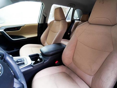 Used 2019 Toyota RAV4 LE image 33
