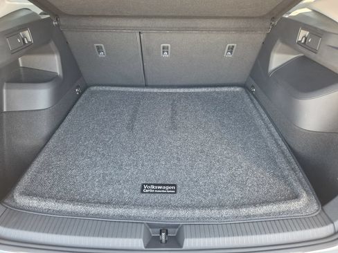 New 2026 Volkswagen Tiguan SE FWD image 26