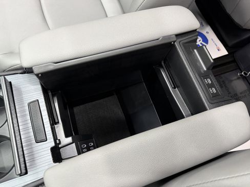 Used 2026 Toyota Sienna XLE image 23